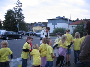 Frau Bürgermeisterin Puttrich mit Kinder der Hoheberg-Schule